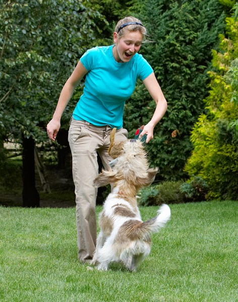 Bassett, Blonde, Dog, Dogs, Grand, Hound, Hounds, Julita, Libbie, Pheasant, Play, Playing, Playtime, Smile, Smiling, Tug-o-war, Vendeen, Woman