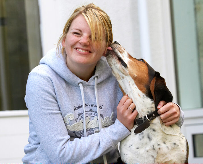 Bassett, Blonde, Dog, Dogs, Hound, Hounds, Humph, Humphrey, Kate, Kiss, Lick, Licking, Play, Playing, Playtime, Smile, Smiling, Woman